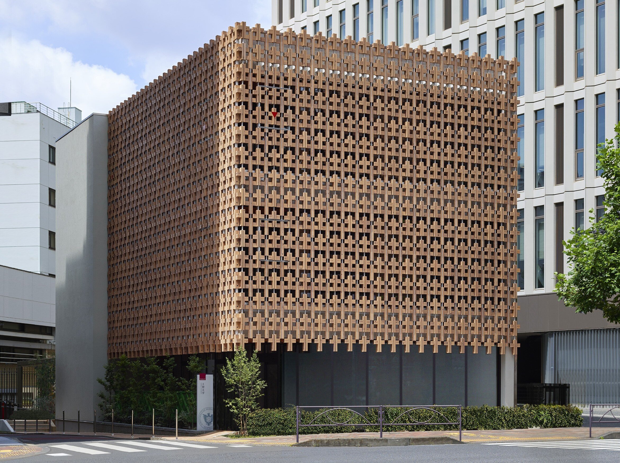 上智大学　15号館